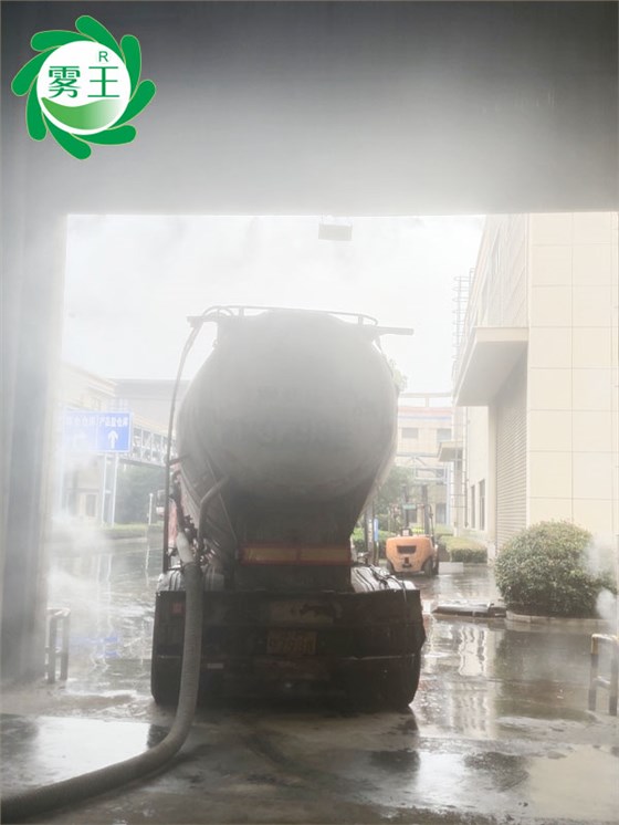 江蘇杭富環(huán)?？萍加邢薰?制磚車間門口及懸浮爐地倉門口區(qū)域高壓噴霧降塵系統(tǒng) (5)