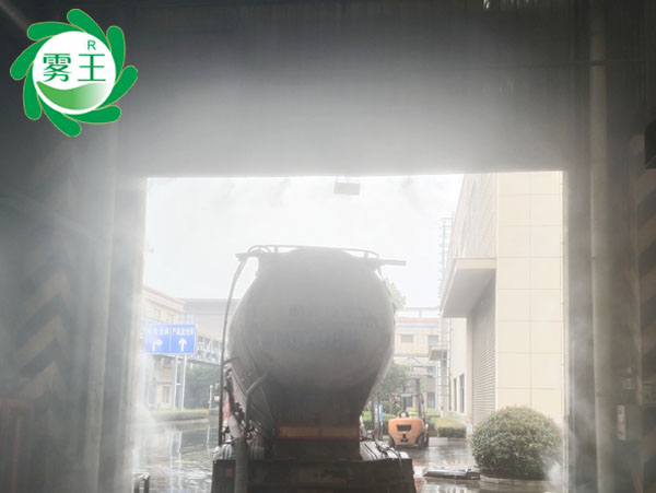江蘇杭富環(huán)?？萍加邢薰?制磚車間門口及懸浮爐地倉門口區(qū)域高壓噴霧降塵系統(tǒng) (3)